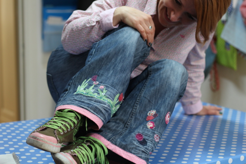 Jeans aufpeppen mit Freihand Nähtechnik