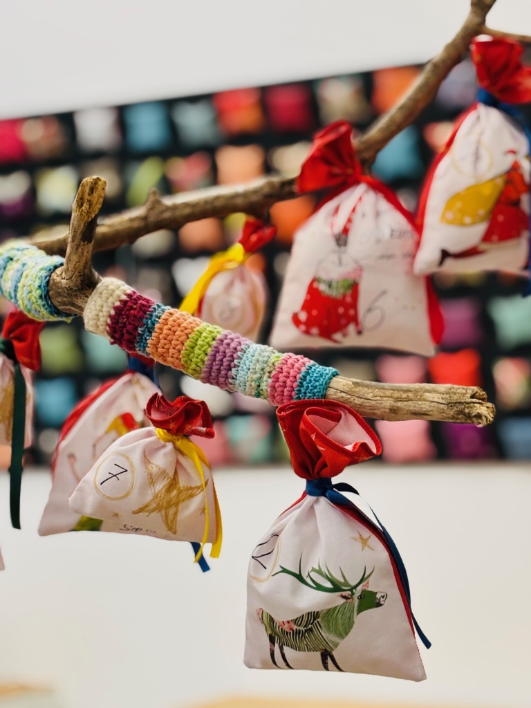 bunte Säckchen DIY Adventskalender von smilla